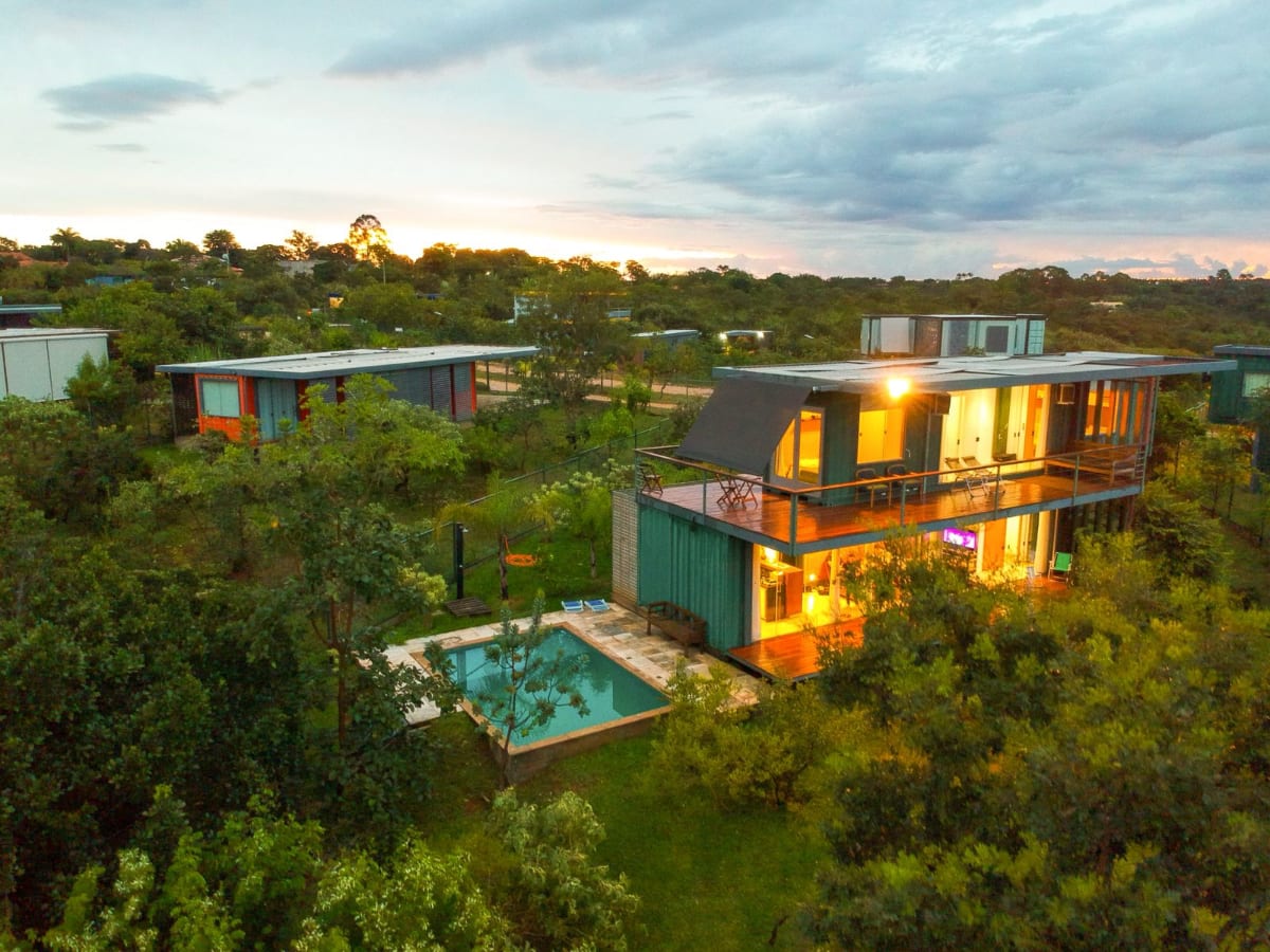 Casa Container luxo mergulhado na natureza